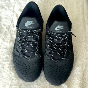 Like new Nike Air Max men’s size 9.5
